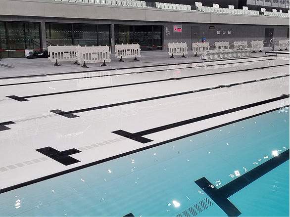 Sport- und Lehrbecken